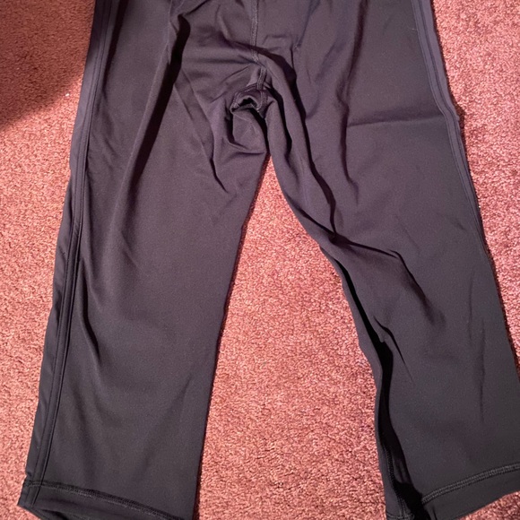 Size 6 lululemon leggings - Picture 2 of 8